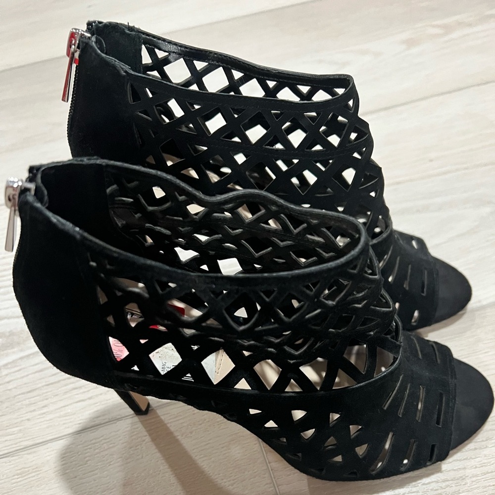 I.n.c. 9.5 black high heels